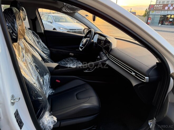 Hyundai Elantra-11