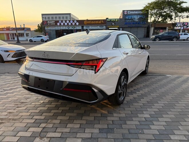 Hyundai Elantra-9