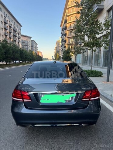 Mercedes E 220 4MATIC-2