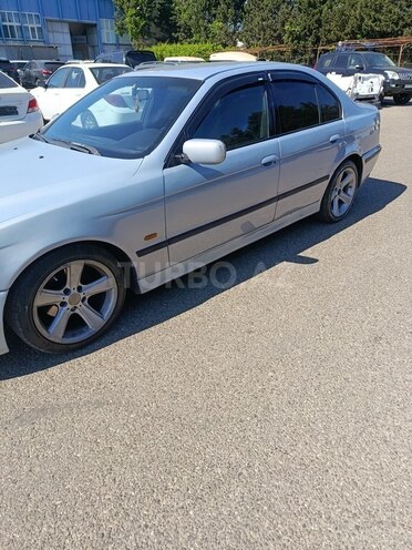 BMW 528-4