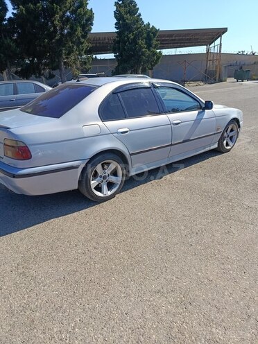 BMW 528-7