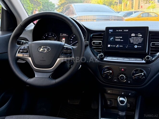 Hyundai Accent-14