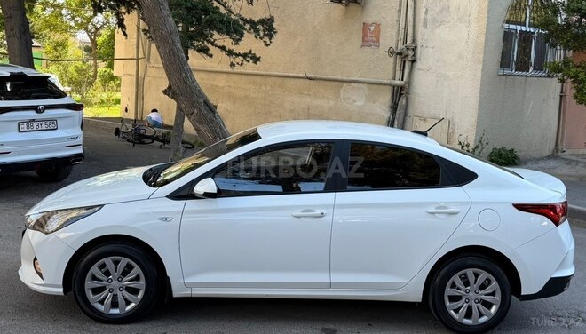 Hyundai Accent-10