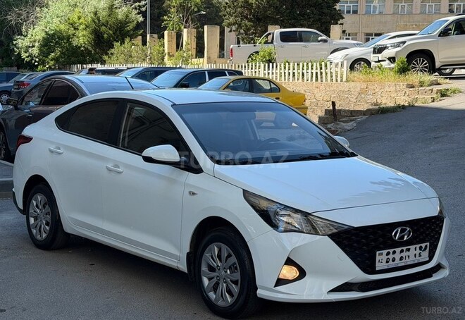 Hyundai Accent-4