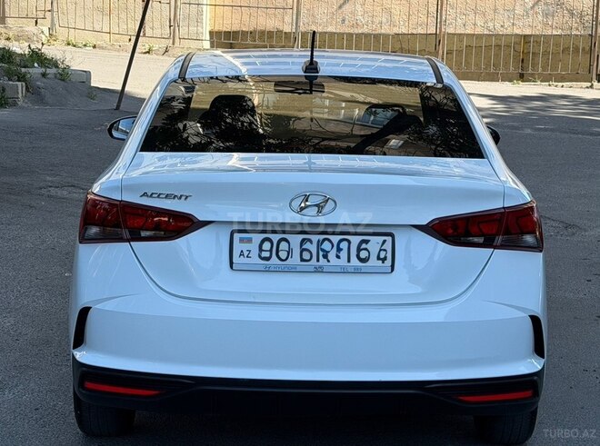 Hyundai Accent-11