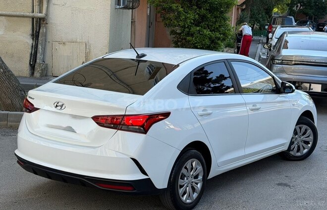 Hyundai Accent-8