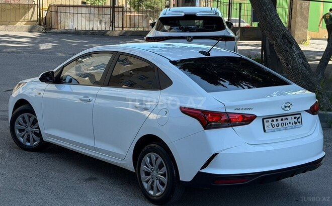 Hyundai Accent-6