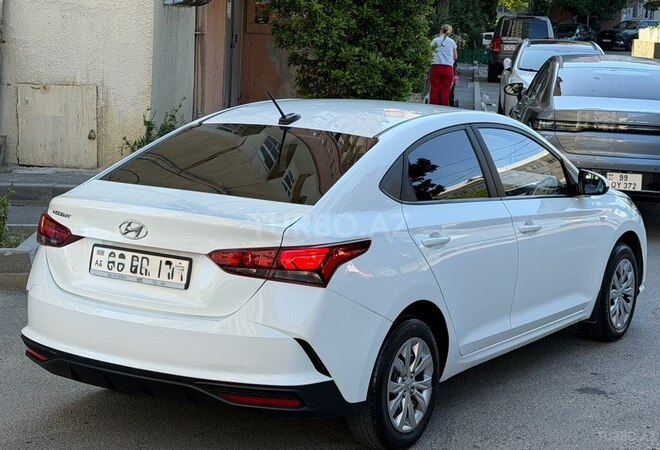 Hyundai Accent-7