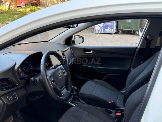 Hyundai Accent-16