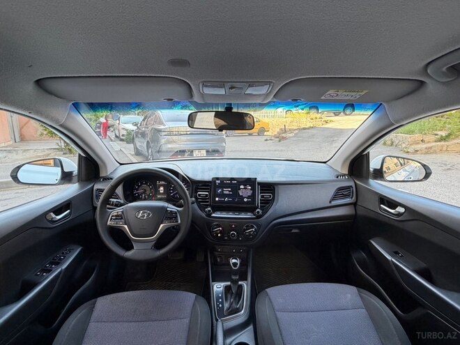Hyundai Accent-13