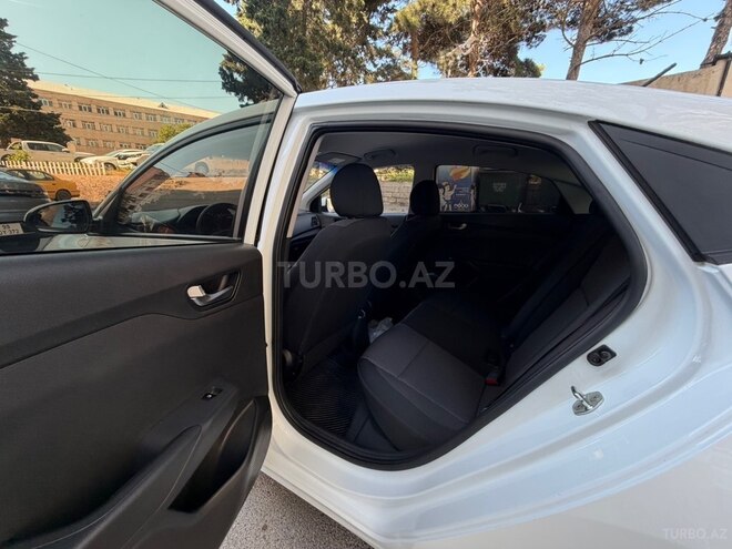 Hyundai Accent-19