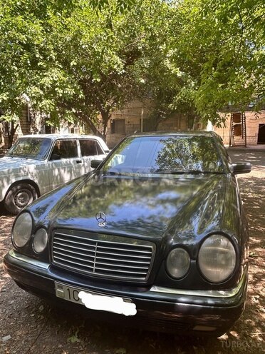 Mercedes E 230-1
