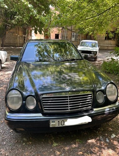 Mercedes E 230-3