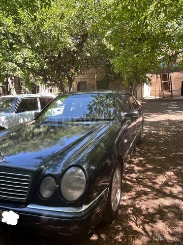 Mercedes E 230-2