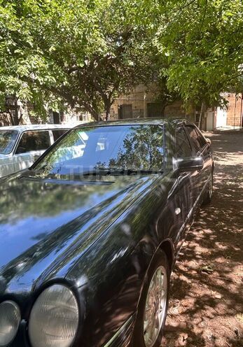 Mercedes E 230-11