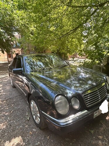 Mercedes E 230-6