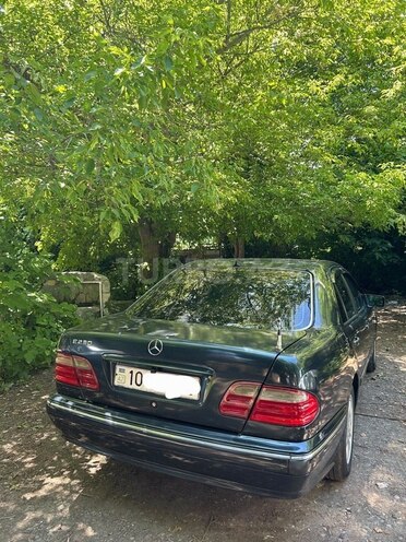 Mercedes E 230-8