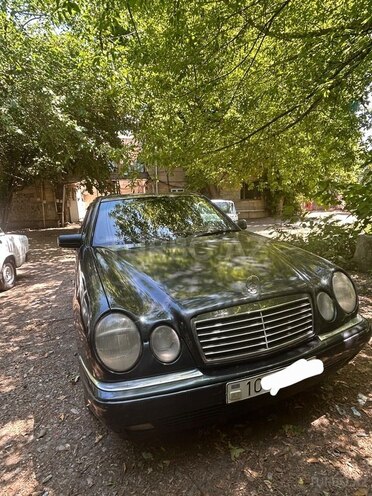 Mercedes E 230-5