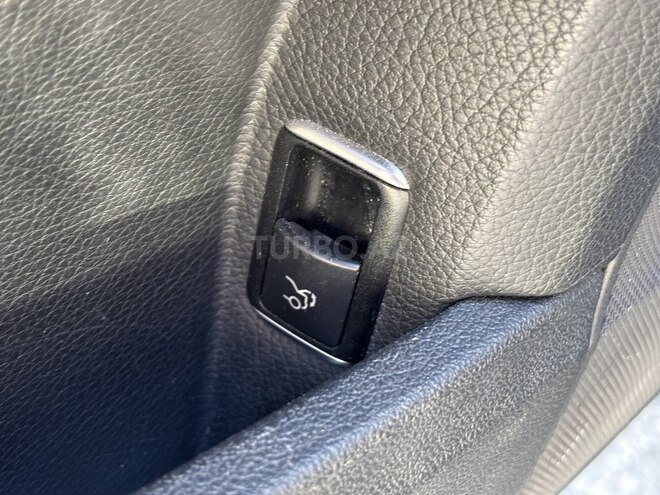 Mercedes E 250 4MATIC-10