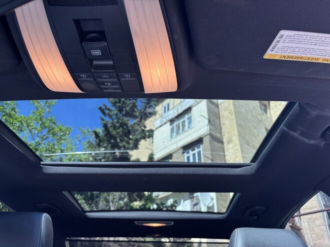 Mercedes E 250 4MATIC-12