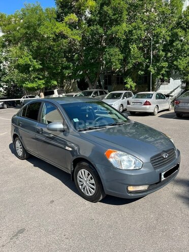 Hyundai Accent-2