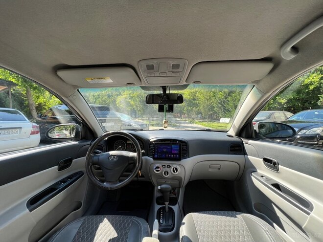 Hyundai Accent-19
