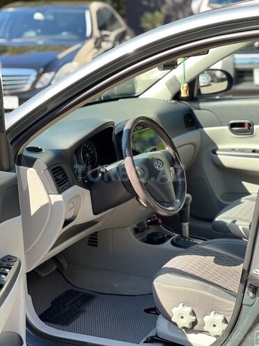 Hyundai Accent-17