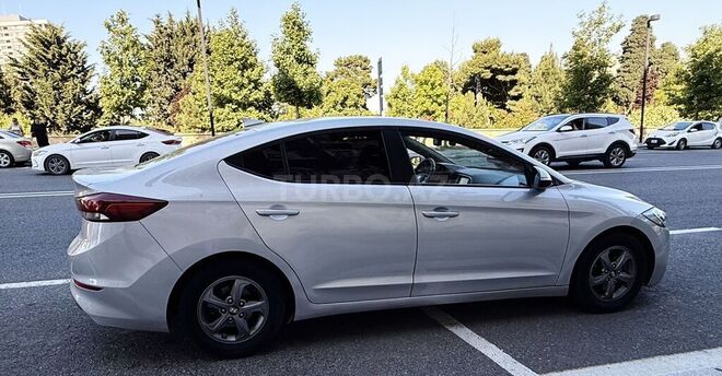 Hyundai Avante-4