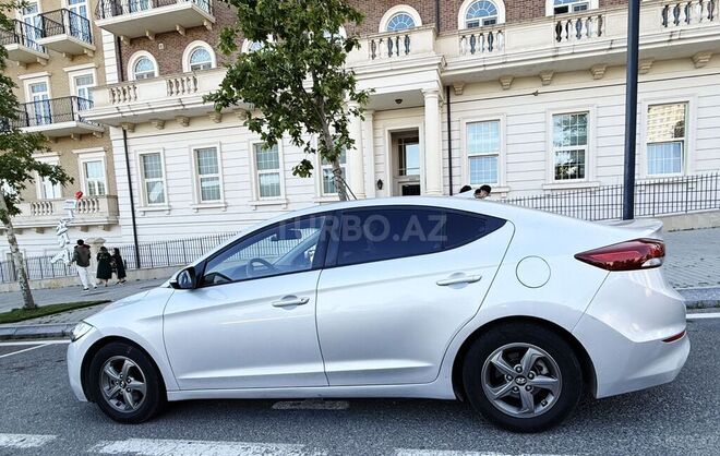 Hyundai Avante-8