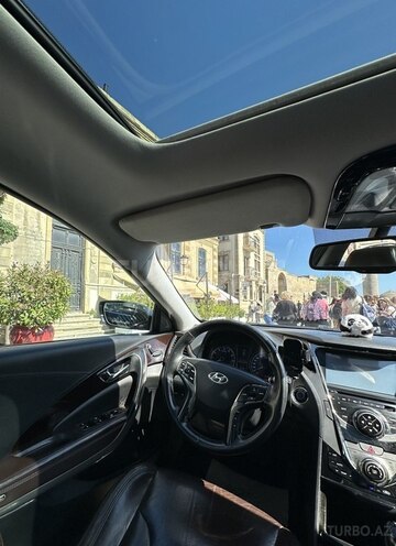 Hyundai Azera-10
