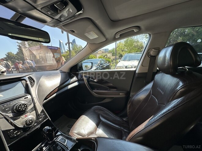 Hyundai Azera-12