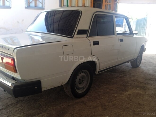LADA (VAZ) 2107-2
