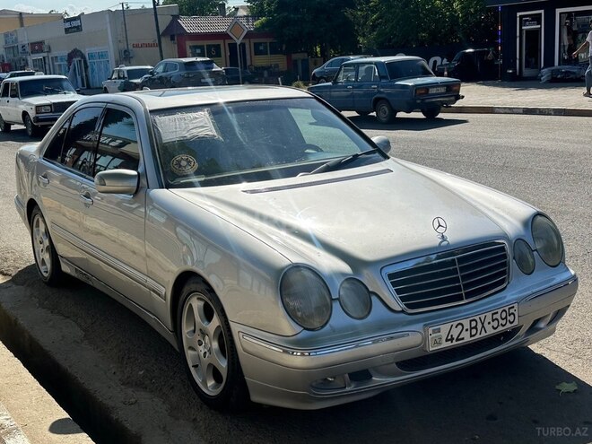 Mercedes E 240-1