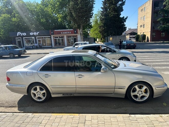Mercedes E 240-2
