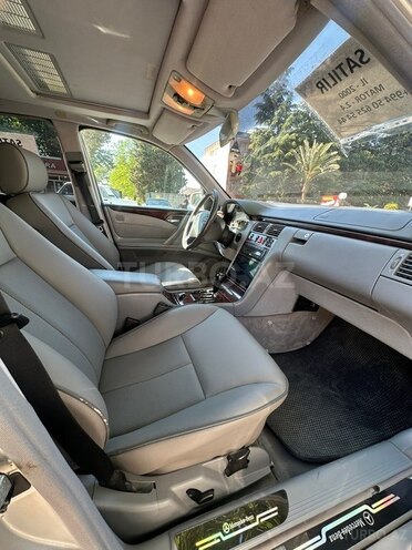 Mercedes E 240-6