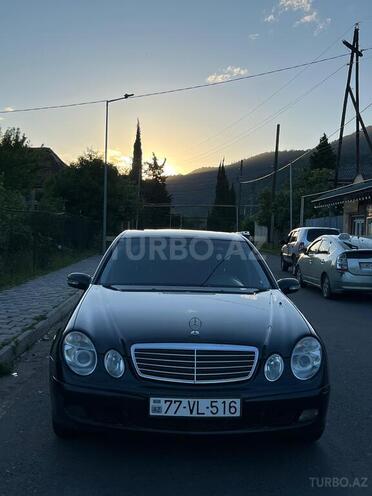 Mercedes E 240-1