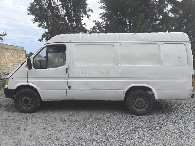 Ford Transit-5