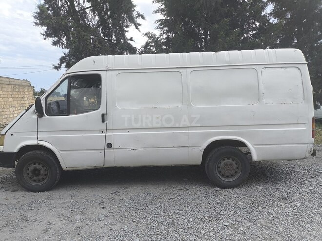 Ford Transit-8