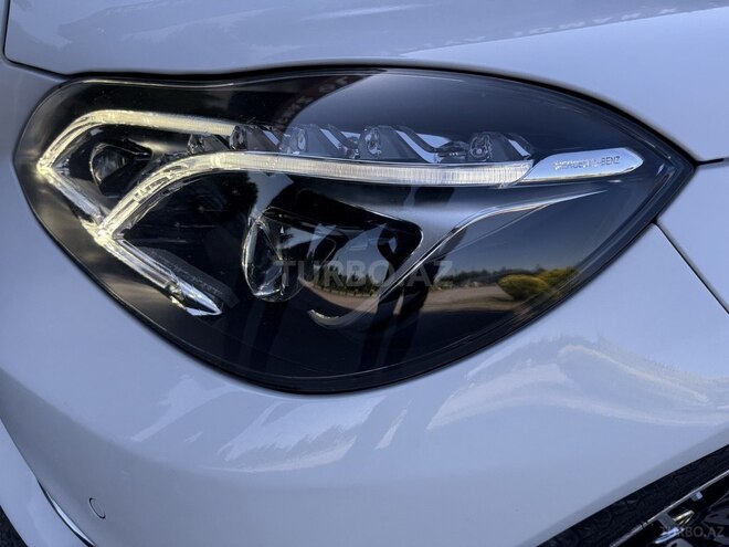 Mercedes E 220-12