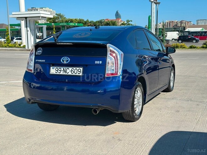 Toyota Prius-7