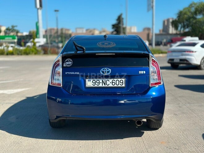 Toyota Prius-8
