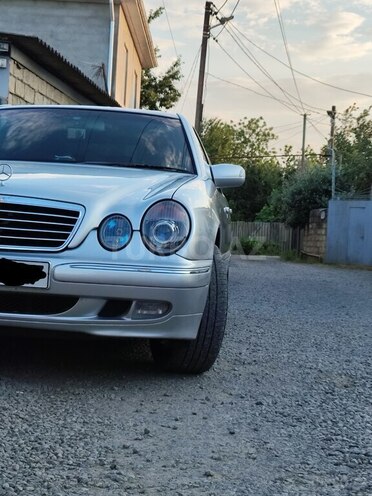 Mercedes E 240-7