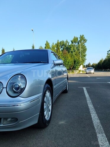 Mercedes E 240-2