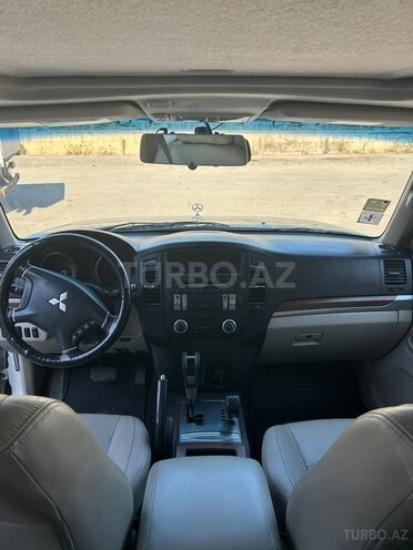 Mitsubishi Pajero-7