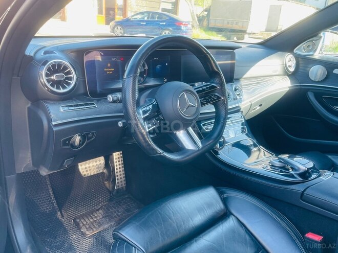 Mercedes E 300 d-12