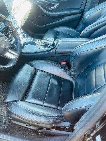 Mercedes E 300 d-13