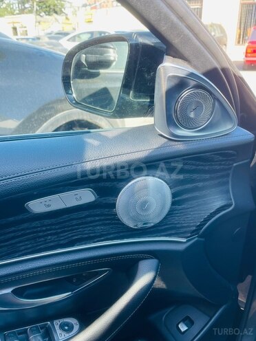Mercedes E 300 d-10