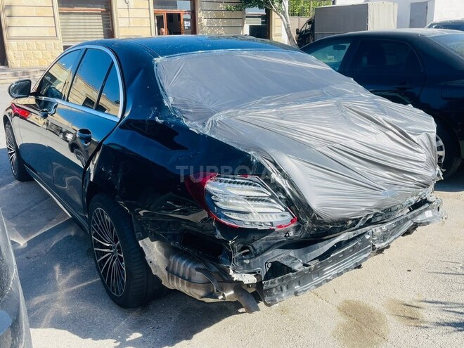 Mercedes E 300 d-5