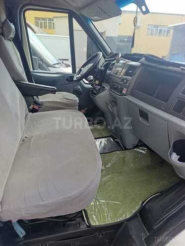 Ford Transit-7