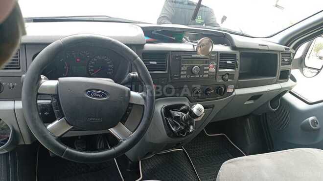 Ford Transit-8
